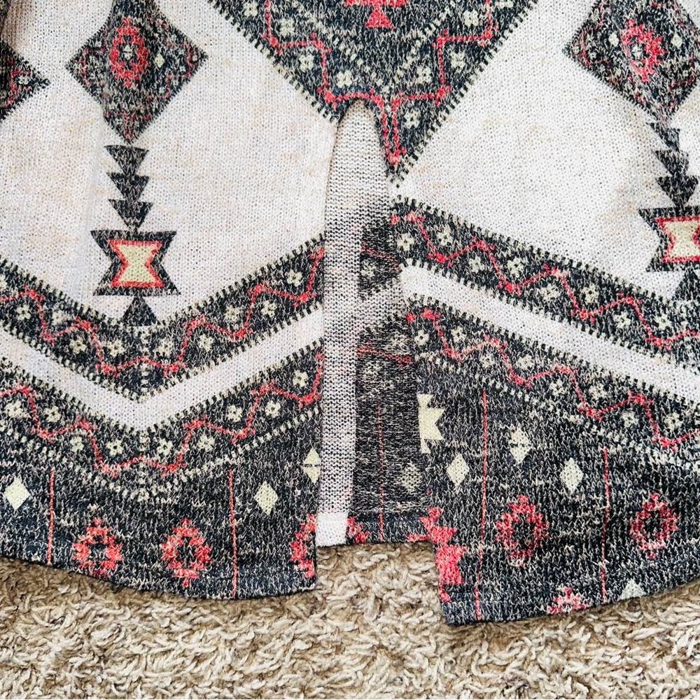 Geometric Patterned Knit Split Hem Open Back Swea… - image 5